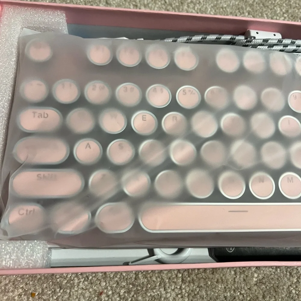 NWT • pink mechanical typewriter style round keys keyboard